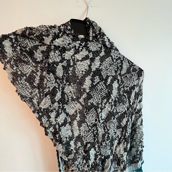 MASSIMO DUTTO SNAKE PRINT SPRING SCARF - Picture 6 of 11